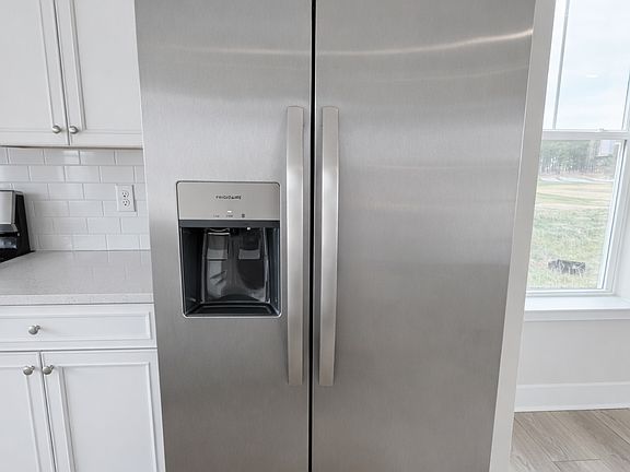 4th image of 2208 Winterberry Ln