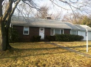 1 Meadow Ln, North Andover, MA 01845