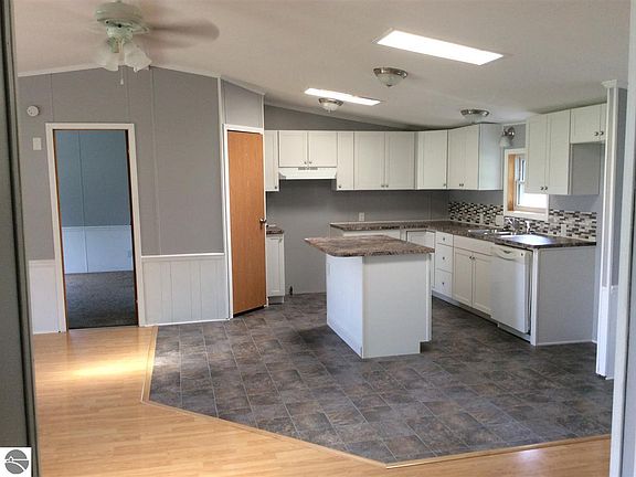 3rd image of 4889 Flamingo Dr S