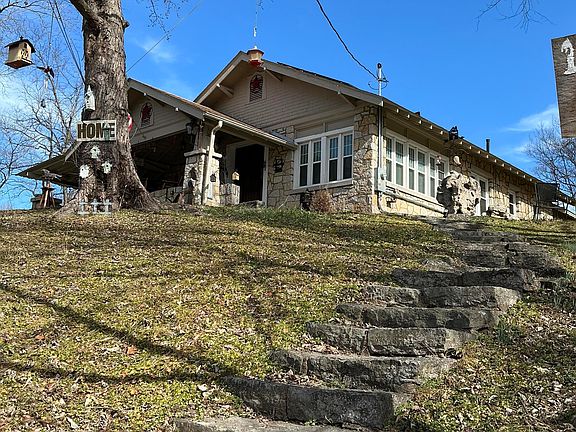 3rd image of 102 N Kings Hwy