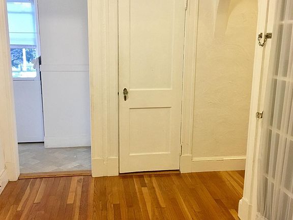 3rd image of 9 Dartmouth St