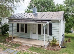 624 C St, Staunton, VA 24401