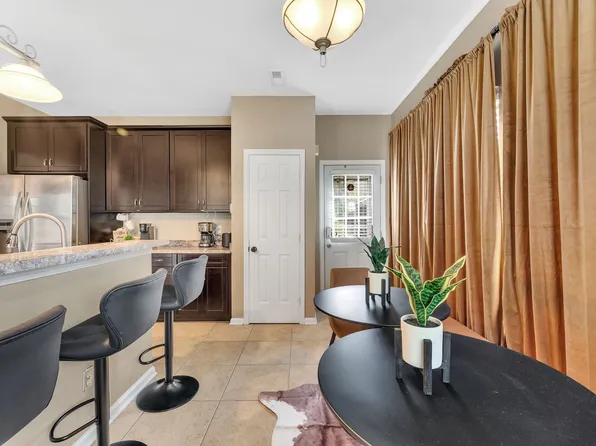 8335 Springhead Ln, Charlotte, NC 28215