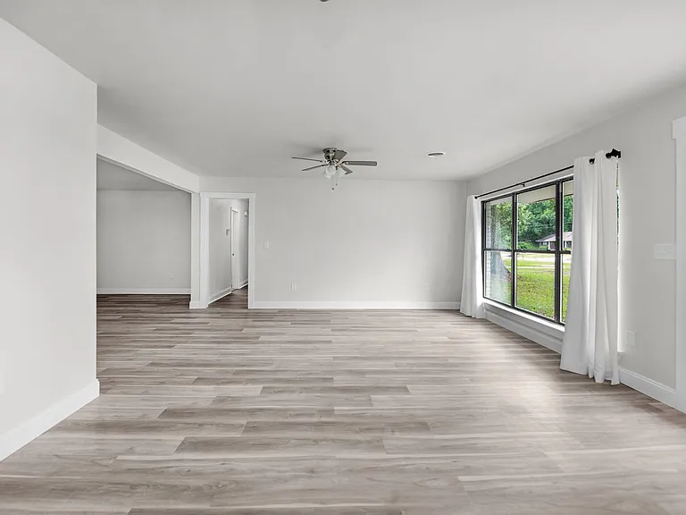 3760 Bayou Blvd — Photo 17