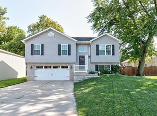 209 W Division St, Maryville, IL