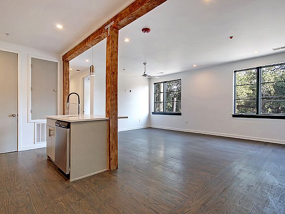 4th image of 2000 Reynolds Ave #204