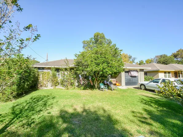 315 Greenwood Dr, Hitchcock, TX 77563