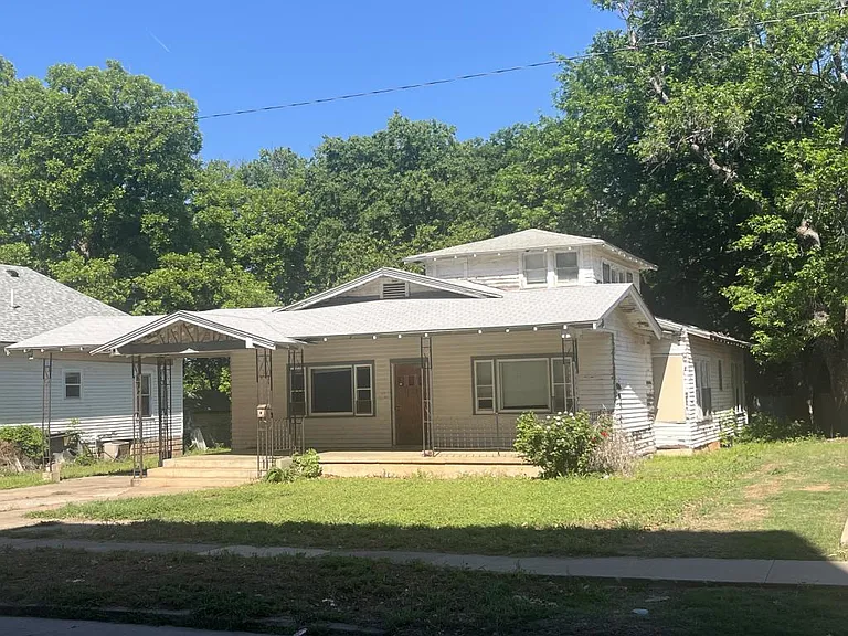 133 S Husband St — Photo 2