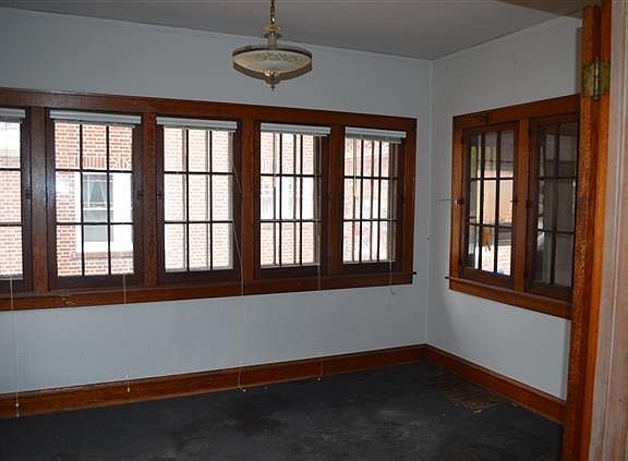 3rd image of 124 Glenwood Blvd