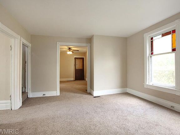 3rd image of 1065 Prospect Ave SE