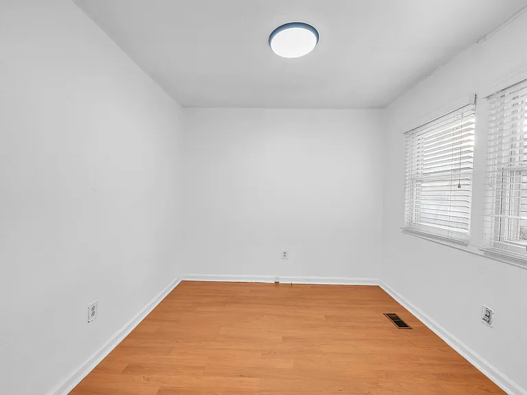 1592 Brentwood Dr — Photo 13