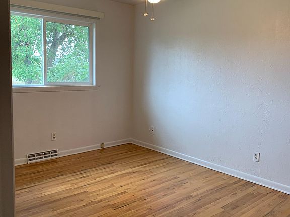 5th image of 106 N Walnut St