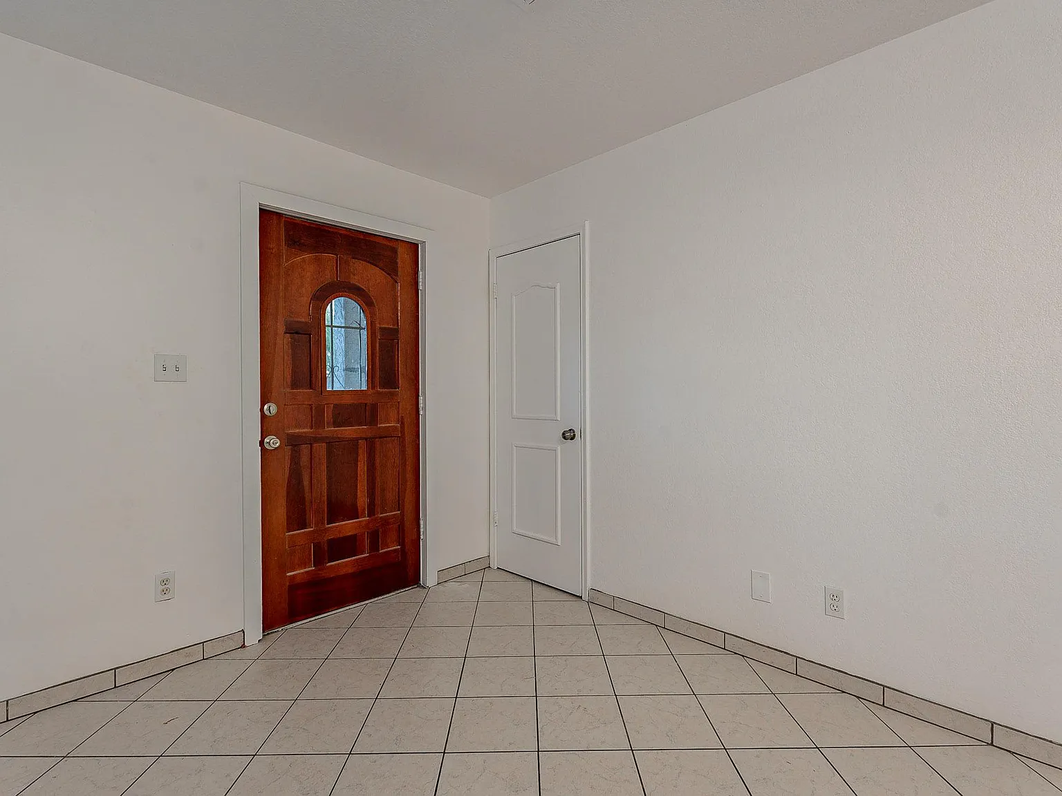 3 bed, 1790 sqft, $2,050 — Photo 3