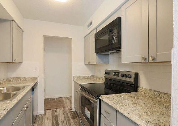 3rd image of 4063 Warwick Blvd APT 3