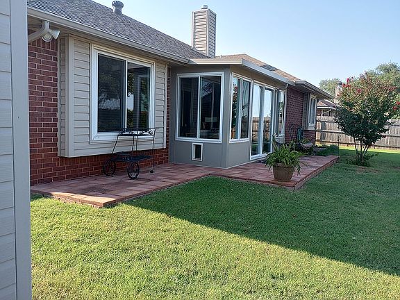 House back w/outside patio