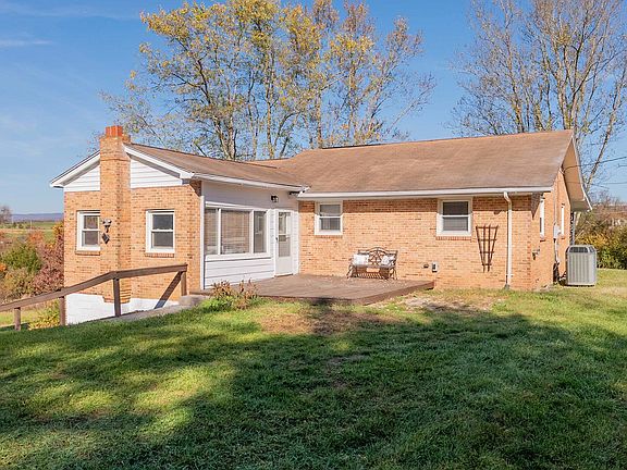 4th image of 1350 Cranberry Ln