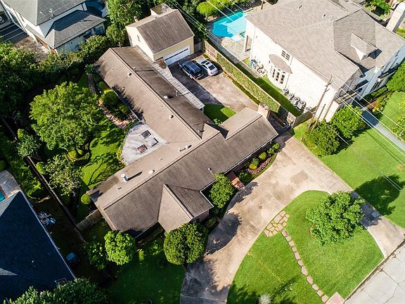 Lots of Parking, Huge Lot Great for New-Build or Pool!