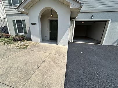 1st image of 17 Rosewood Ct Unit 103
