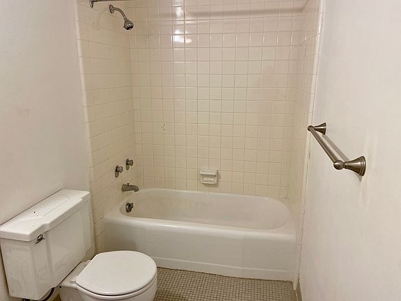 5th image of 604 S Washington Sq APT 1205