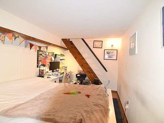 4th image of 330 W 88th St #1A