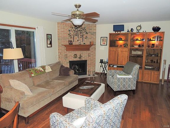 3rd image of 12 Aspen Ct