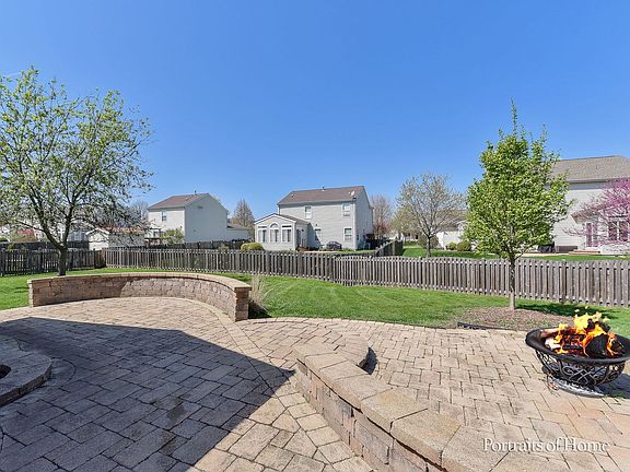 2nd image of 820 Clarendon Cir