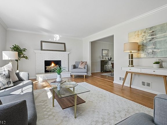 4th image of 174 Sutton Dr