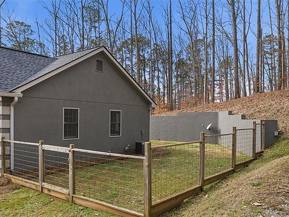 5th image of 412 Oak Hills Dr