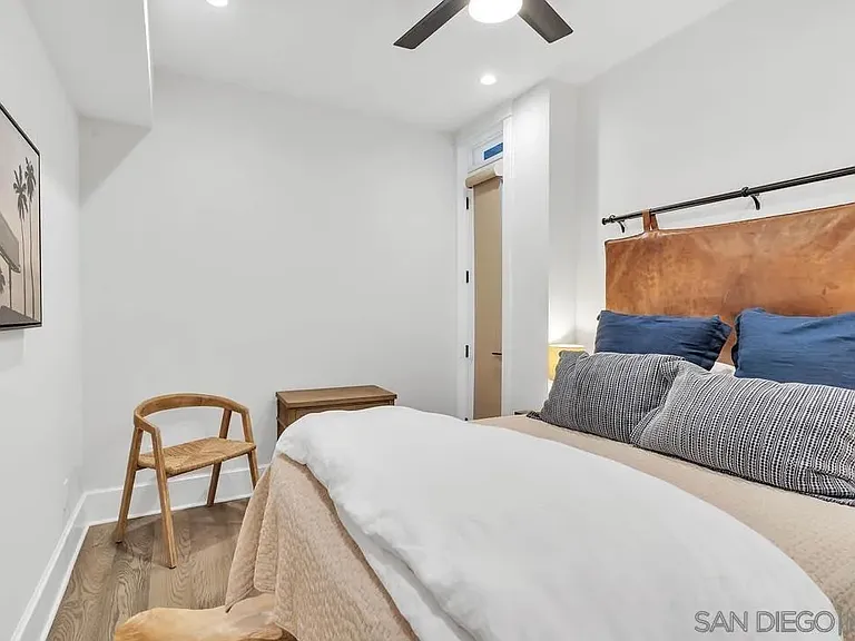 914 B Ave — Photo 26