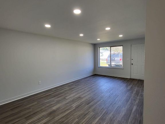 4th image of 1408 106th Street Ct S