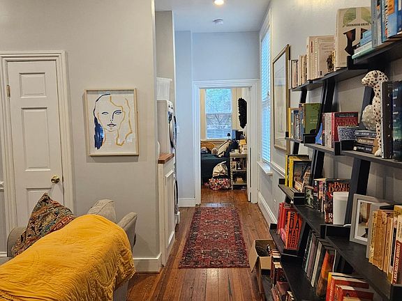 4th image of 2218 E Grace St #101