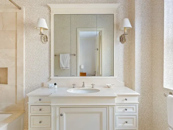 930 Park Avenue image 10 of 17