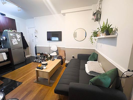 3rd image of 128 Thompson St APT 7A