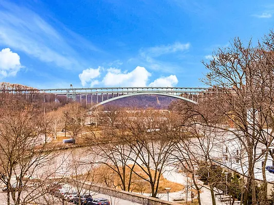 Sold by Re/Max In The City | media 22