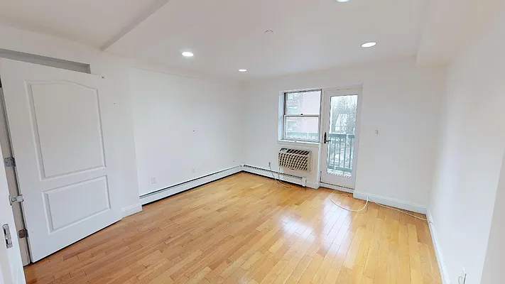 Sold by Metro Garden Realty NYC | media 22