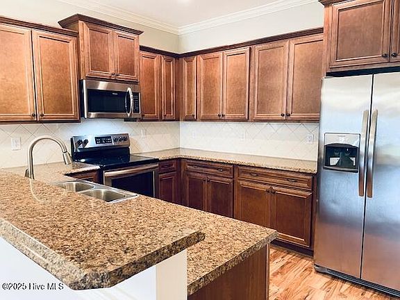 5th image of 1821 Cambria Dr #A