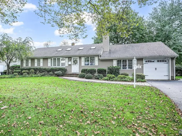 116 Burke Pl, Paramus, NJ 07652