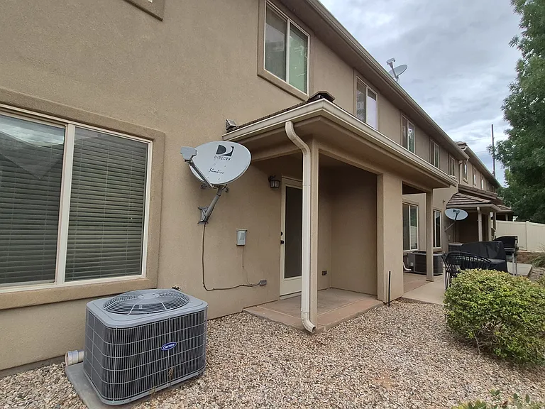 1000 E Bluff View Dr #32 — Photo 15