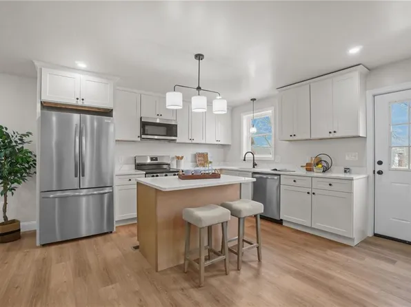 354 Jastram St, Providence, RI 02908