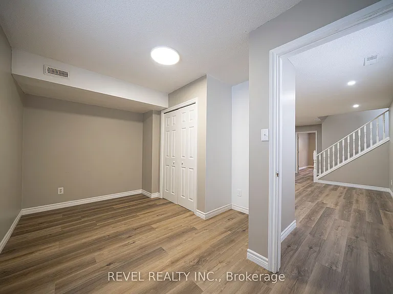 53 Memorial Dr #LOWER — Photo 10