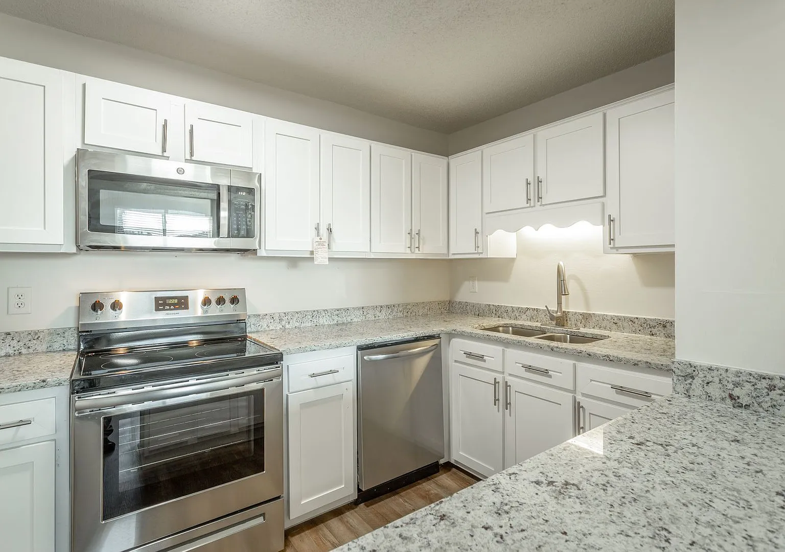 Kate's View Apartments | Updated North Chattanooga Apartments with Scenic Views — Photo 2