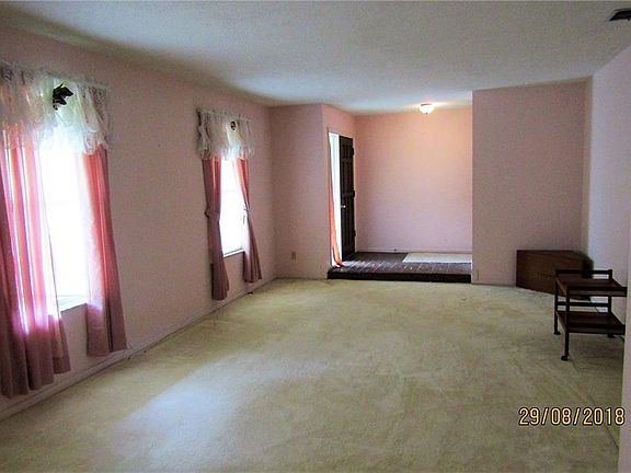 4th image of 2040 Charnes Dr