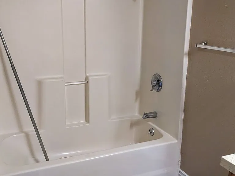 Silverwood Apartments — Photo 24