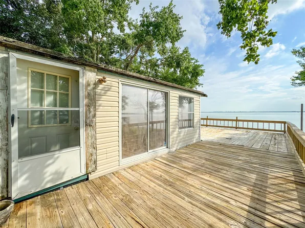 3014 Bay Oaks Harbor Dr, Baytown, TX 77523
