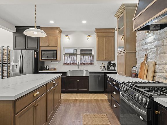2nd image of 225 Green Valley Dr