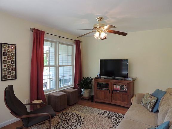 5th image of 12 Palley Village Pl #12