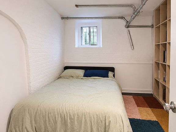 3rd image of 1046 Bergen St #1E