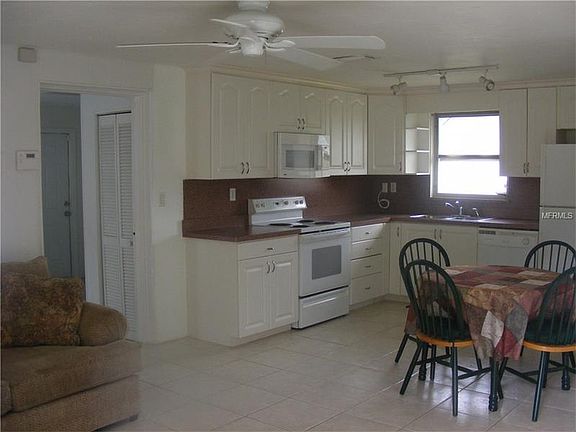 3rd image of 844 E 3rd St