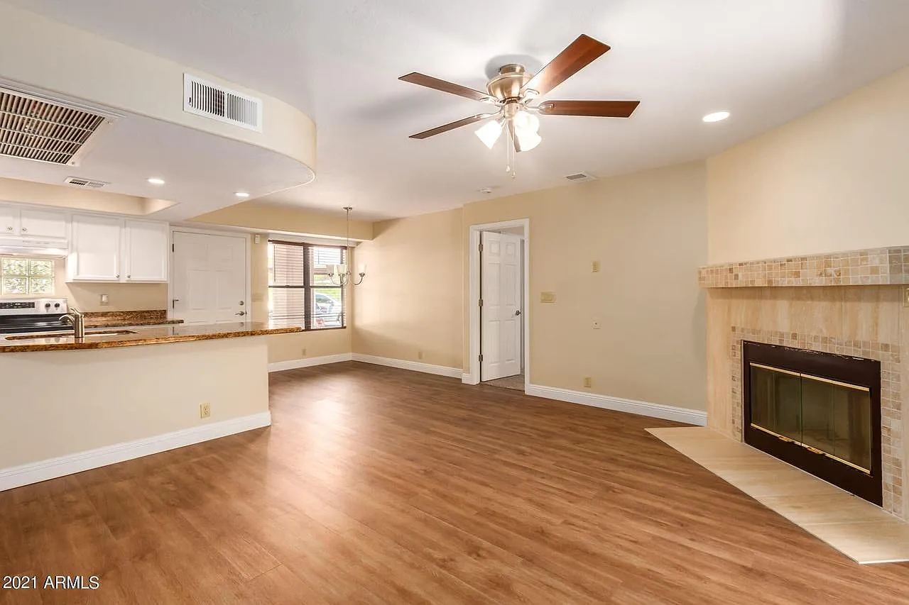 2 bed, 920 sqft, $1,950 — Photo 1