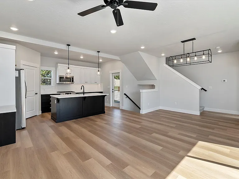 Bradbury Luxury Townhomes — Photo 54